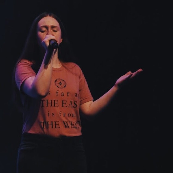 Meet your Posher, Amanda - Picture 3 of 4